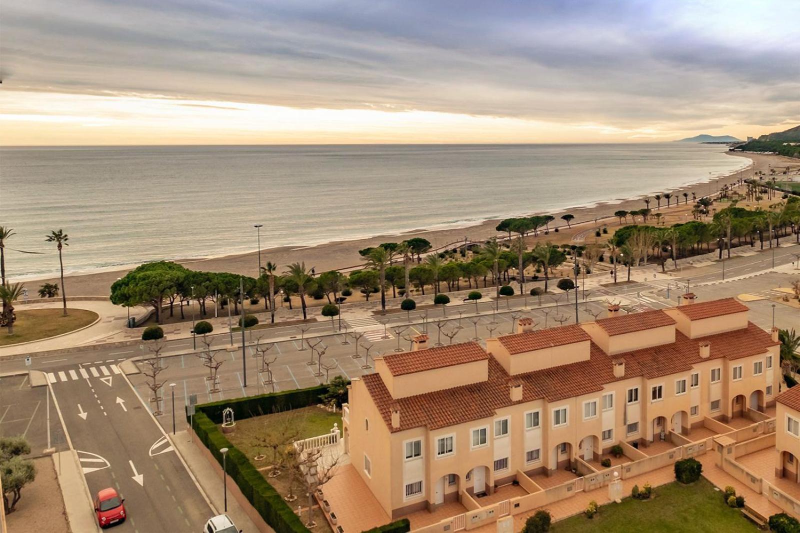 Apartamento Con Terraza, Vistas Playa Y Montana Оспиталет де л'Инфант Екстериор снимка