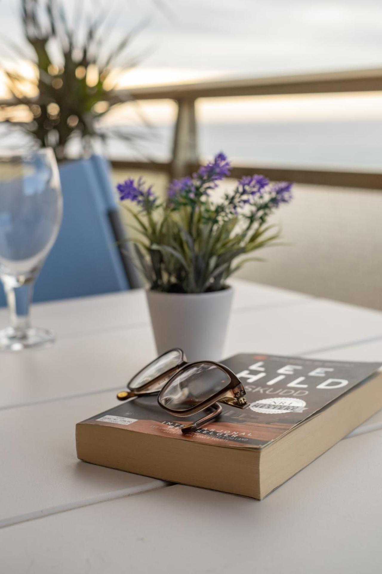 Apartamento Con Terraza, Vistas Playa Y Montana Оспиталет де л'Инфант Екстериор снимка