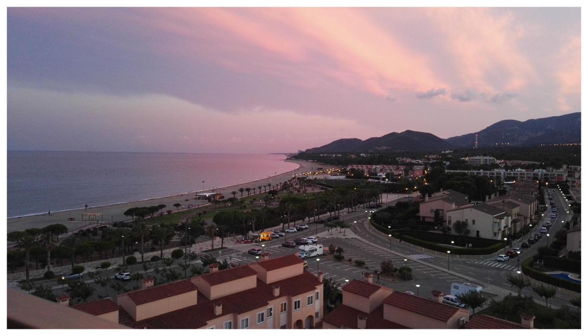 Apartamento Con Terraza, Vistas Playa Y Montana Оспиталет де л'Инфант Екстериор снимка