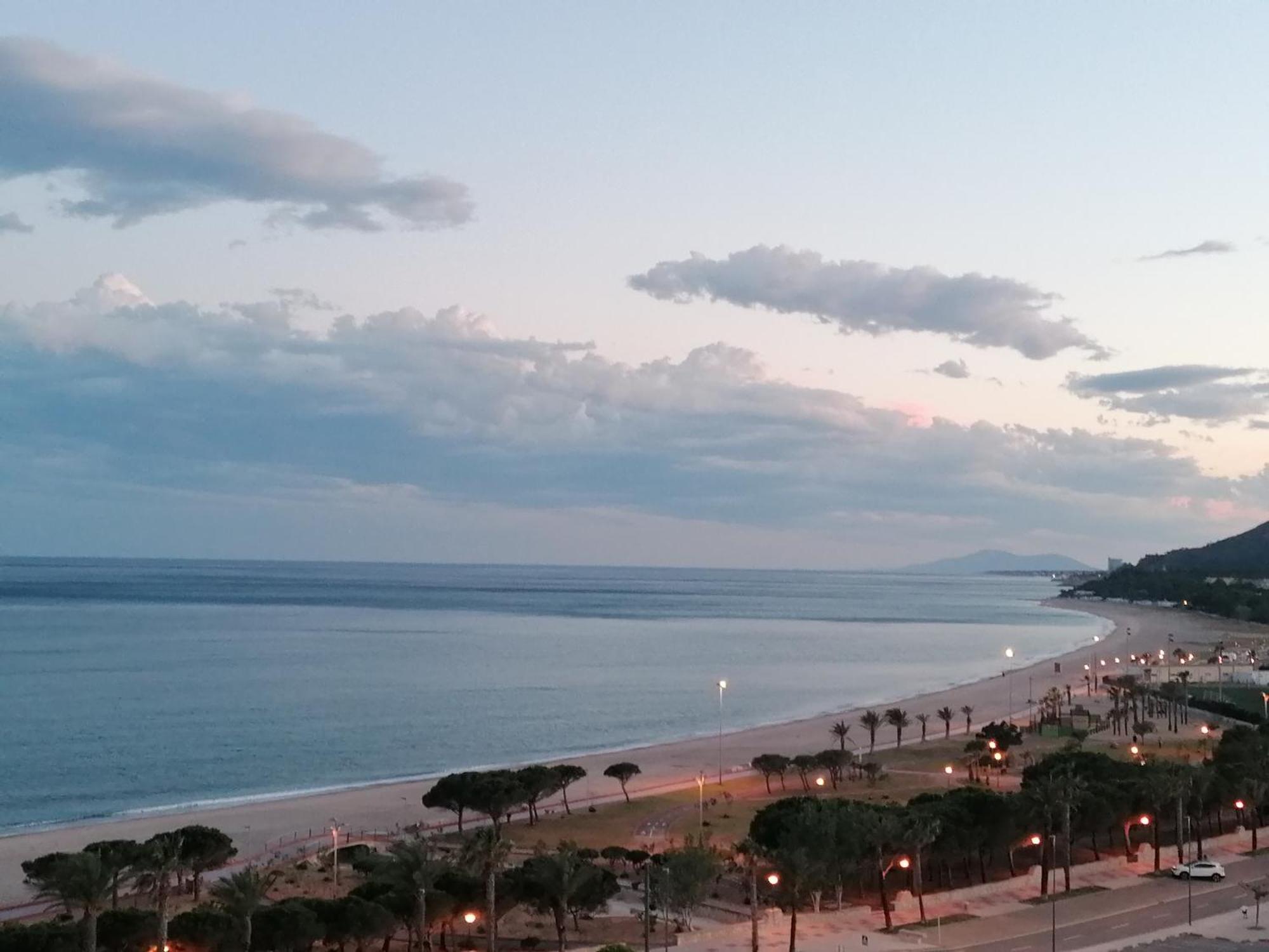 Apartamento Con Terraza, Vistas Playa Y Montana Оспиталет де л'Инфант Екстериор снимка