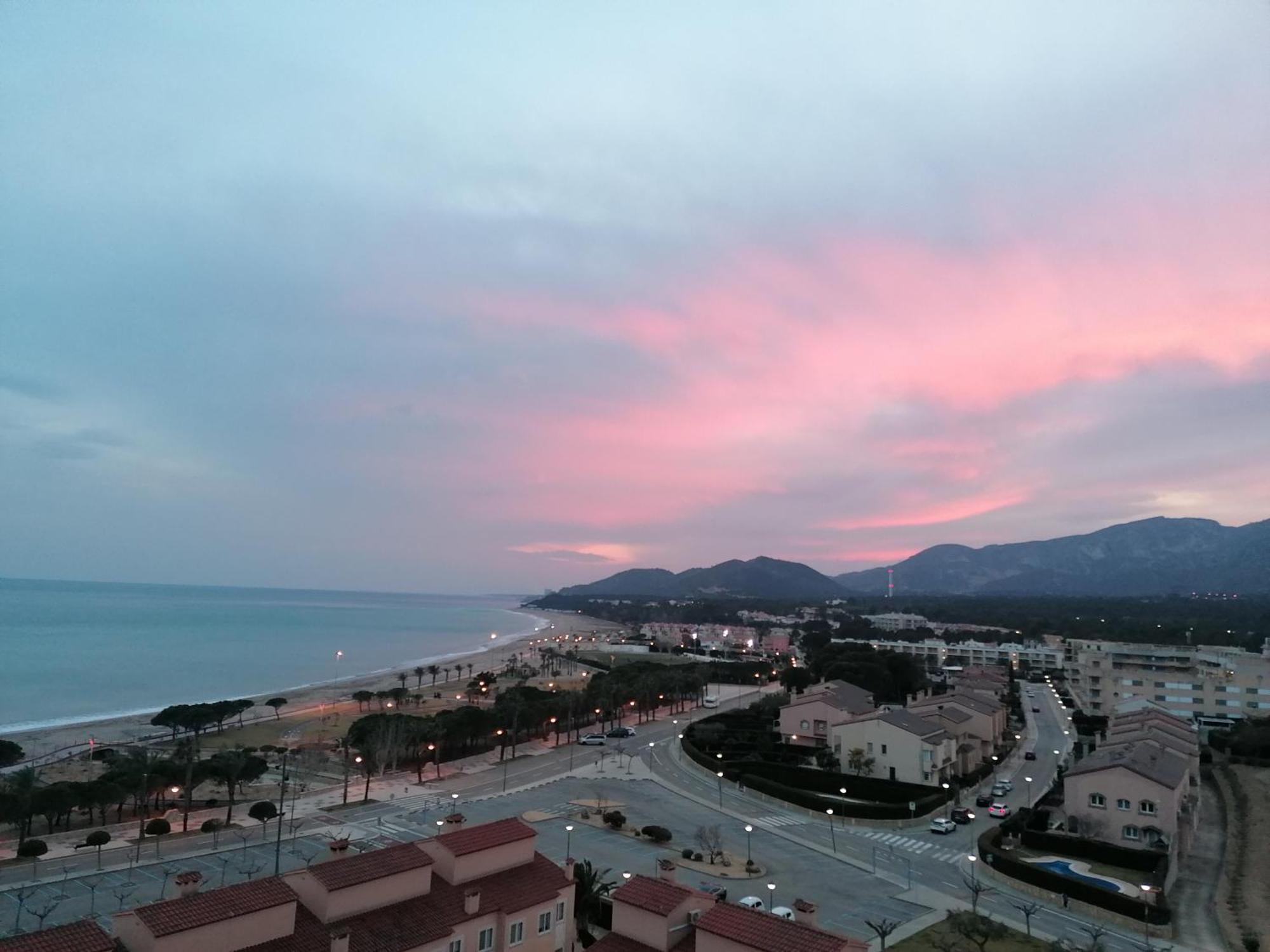 Apartamento Con Terraza, Vistas Playa Y Montana Оспиталет де л'Инфант Екстериор снимка