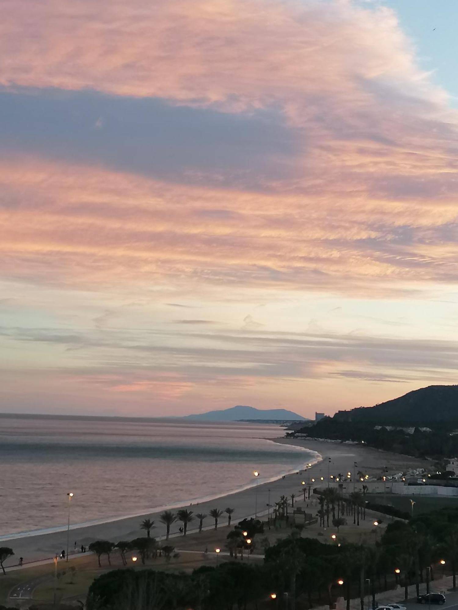 Apartamento Con Terraza, Vistas Playa Y Montana Оспиталет де л'Инфант Екстериор снимка