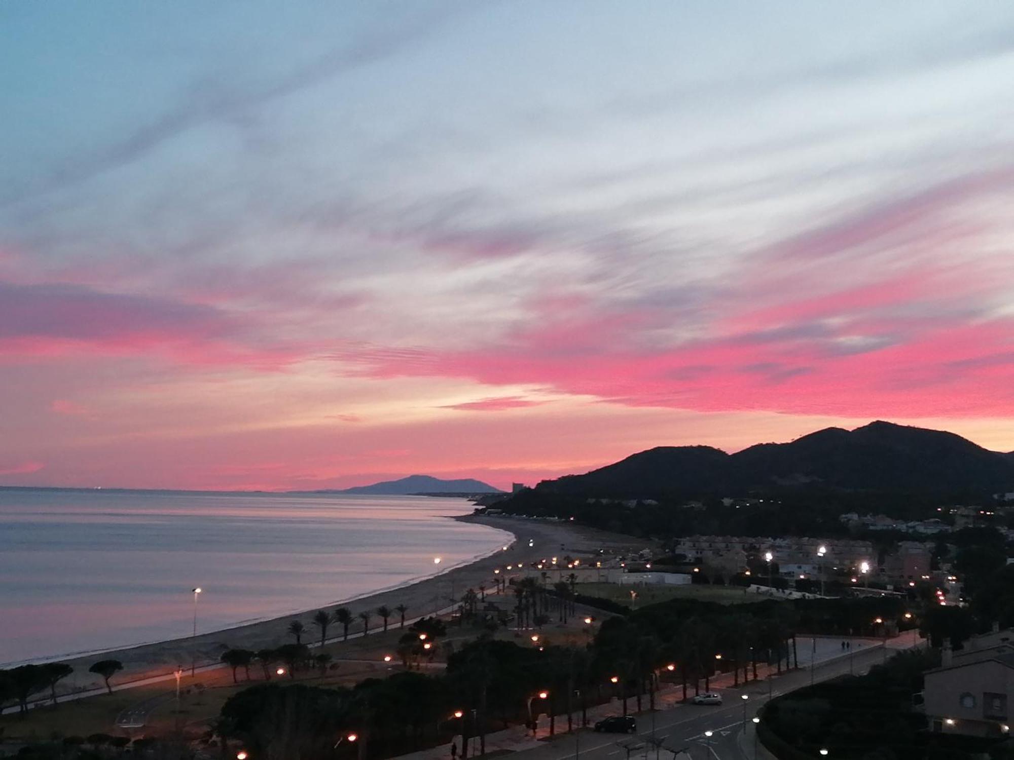 Apartamento Con Terraza, Vistas Playa Y Montana Оспиталет де л'Инфант Екстериор снимка