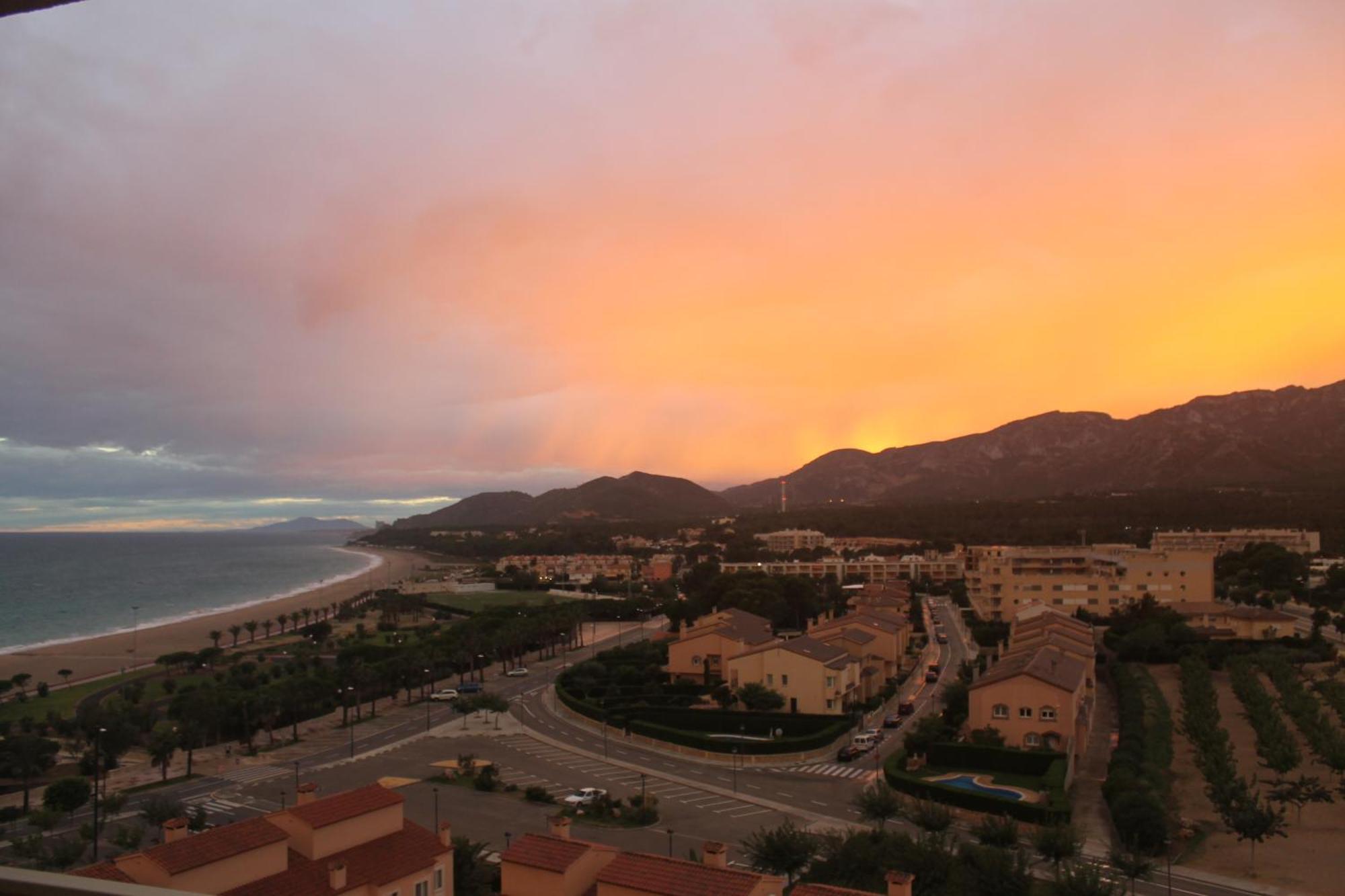 Apartamento Con Terraza, Vistas Playa Y Montana Оспиталет де л'Инфант Екстериор снимка