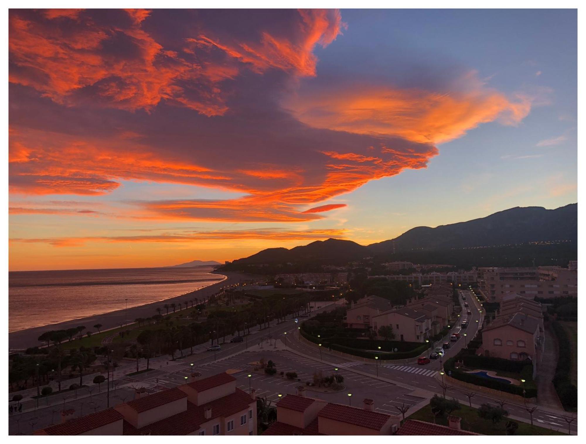 Apartamento Con Terraza, Vistas Playa Y Montana Оспиталет де л'Инфант Екстериор снимка