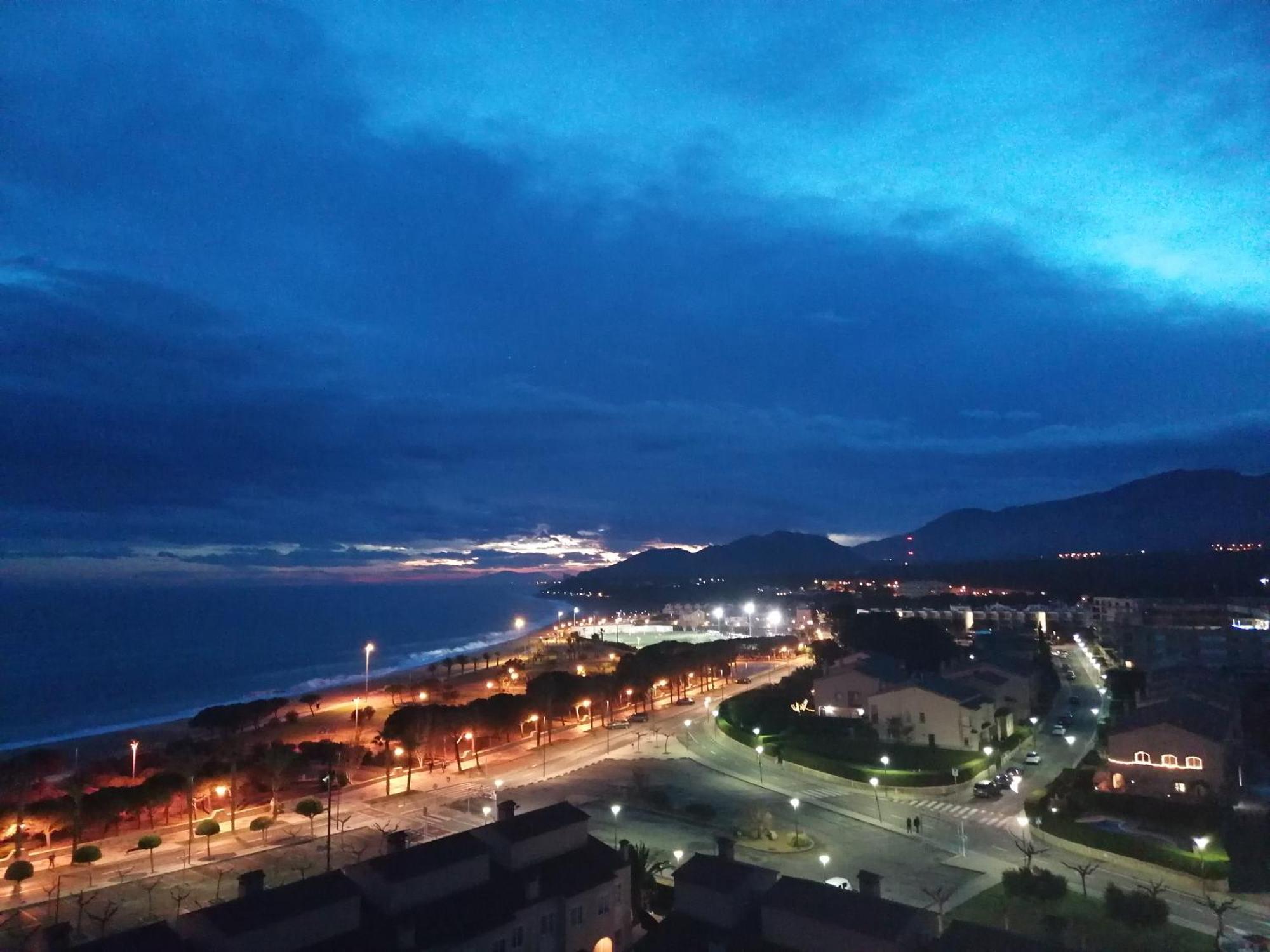 Apartamento Con Terraza, Vistas Playa Y Montana Оспиталет де л'Инфант Екстериор снимка